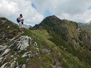 61 Sguardo indietro a anticima sud-ovest e cima Pizzo Vescovo...